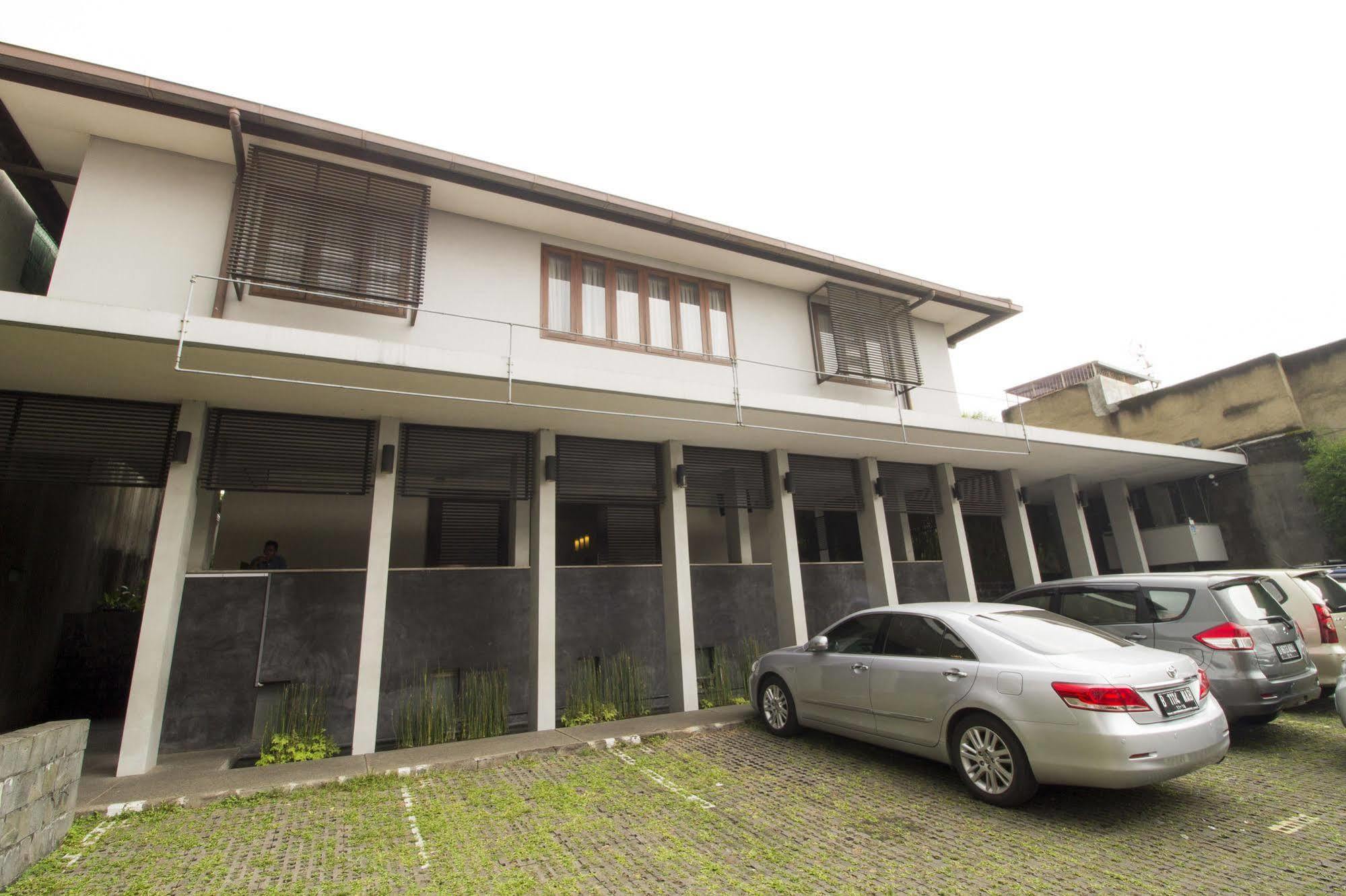 Wisma tamu Reddoorz @ Gegerkalong Girang 2*
